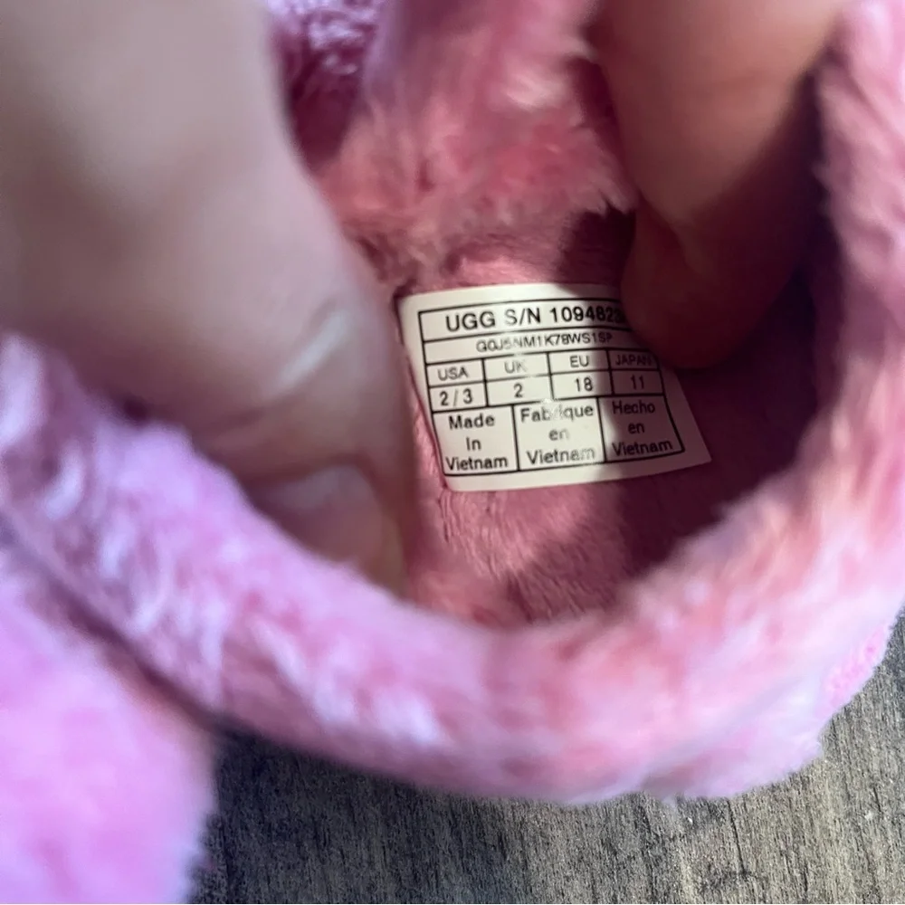 Ugg Bixbee booties, bubblegum color, size 2/3